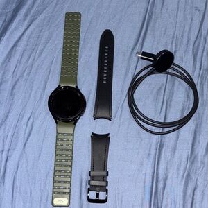 Samsung Galaxy Watch Classic 6 with Interchangeable Straps - Green and Black